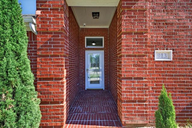 913 Chapel Drive, Denton, TX 76205