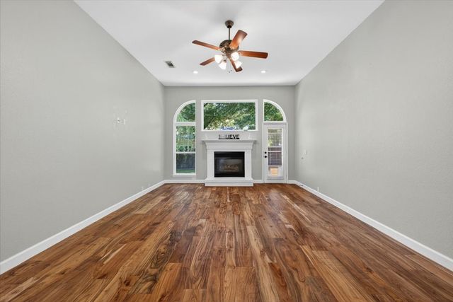 913 Chapel Drive, Denton, TX 76205