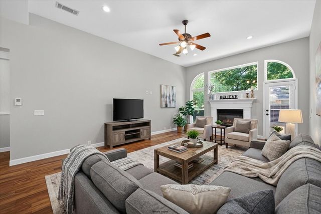 913 Chapel Drive, Denton, TX 76205