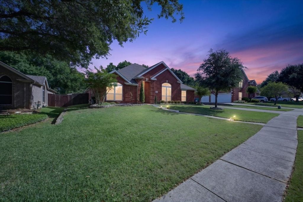 913 Chapel Drive, Denton, TX 76205