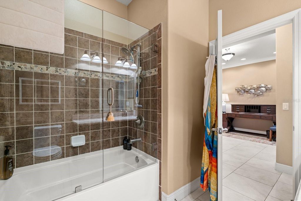 Image 19 of property listing at 11920 VERRAZANO DRIVE, Orlando, FL 32836