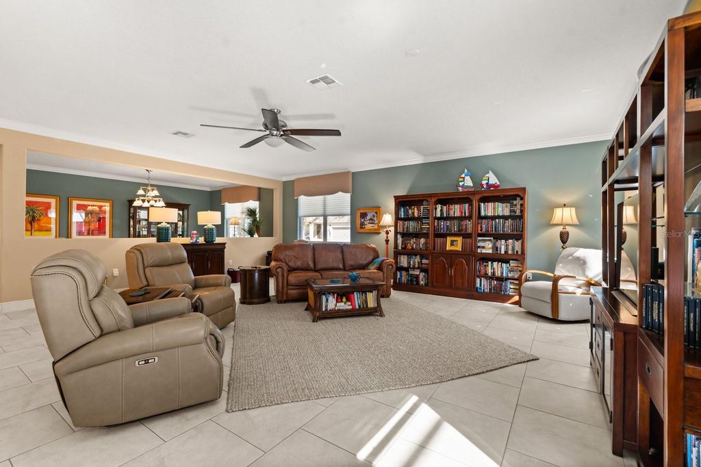 Image 5 of property listing at 11920 VERRAZANO DRIVE, Orlando, FL 32836