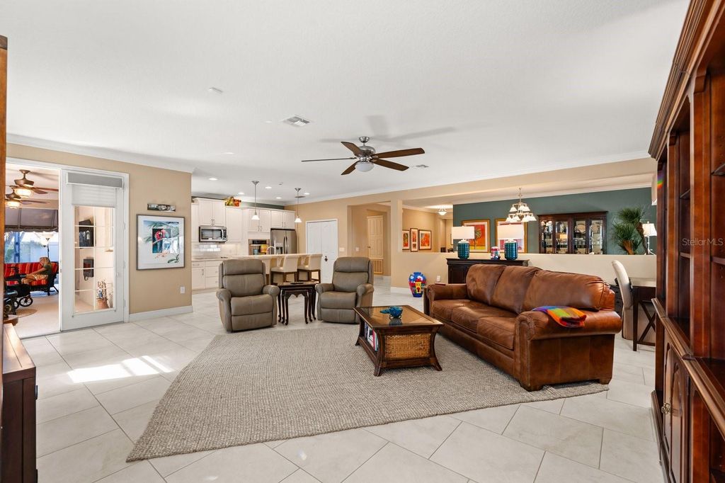 Image 6 of property listing at 11920 VERRAZANO DRIVE, Orlando, FL 32836