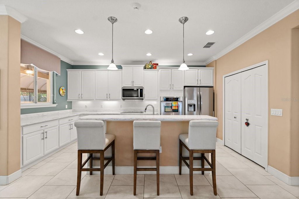 Image 9 of property listing at 11920 VERRAZANO DRIVE, Orlando, FL 32836