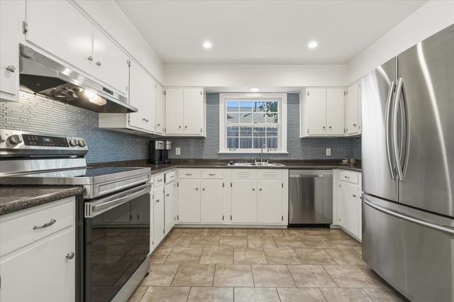 185 BETTY JO LN, Memphis, TN 38117