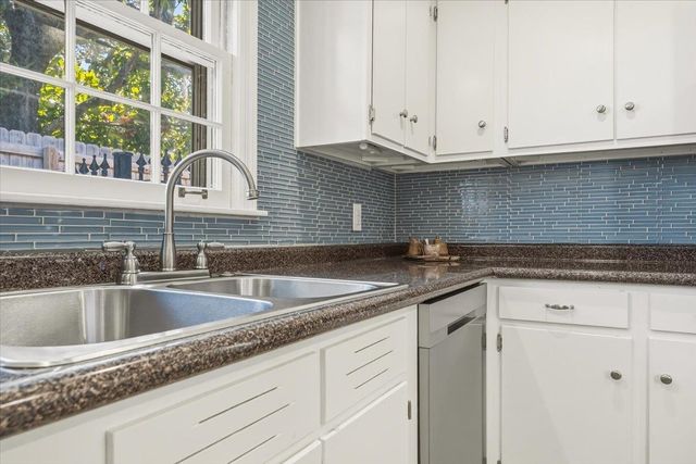 185 BETTY JO LN, Memphis, TN 38117