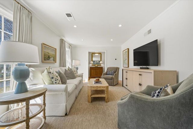 185 BETTY JO LN, Memphis, TN 38117