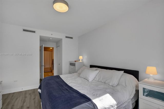 801 Brickell Key Blvd 2502, Miami, FL 33131