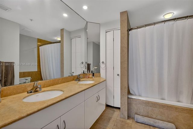 801 Brickell Key Blvd 2502, Miami, FL 33131