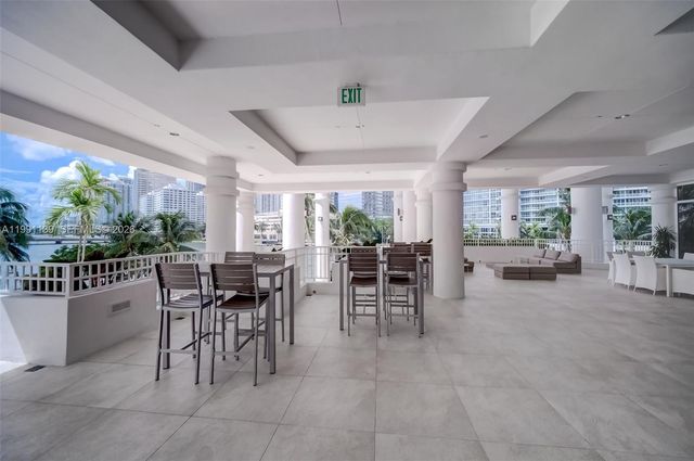 801 Brickell Key Blvd 2502, Miami, FL 33131