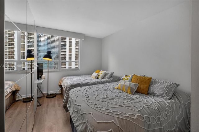 801 Brickell Key Blvd 2502, Miami, FL 33131