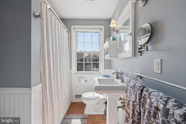 150 HOPKINS RD, Baltimore, MD 21212