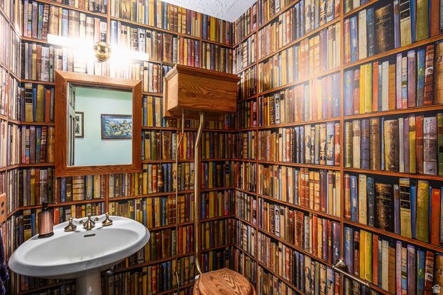 1908 E BAYWOOD DR, Salt Lake City, UT 84117