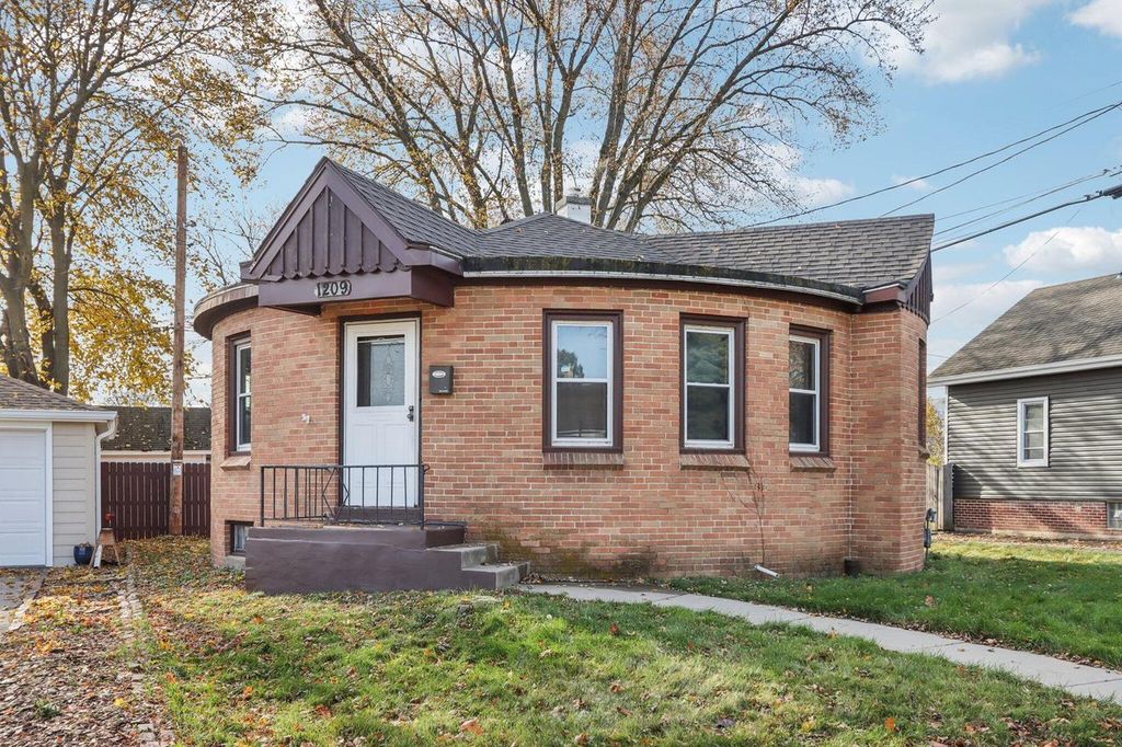 1209 Walton AVENUE, Racine, WI 53402