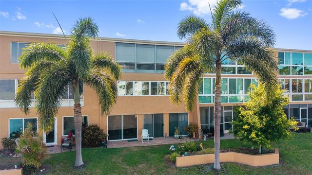 225 COUNTRY CLUB DRIVE B221, Largo, FL 33771