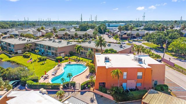 225 COUNTRY CLUB DRIVE B221, Largo, FL 33771