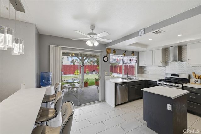 3329 Rollingridge Avenue, Palmdale, CA 93550