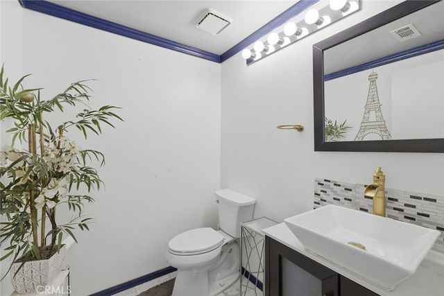 3329 Rollingridge Avenue, Palmdale, CA 93550