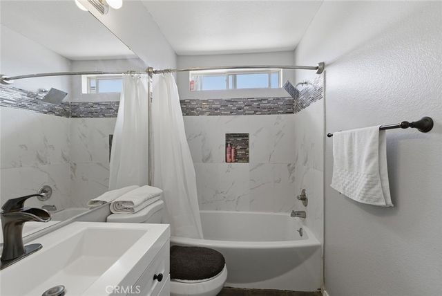 3329 Rollingridge Avenue, Palmdale, CA 93550