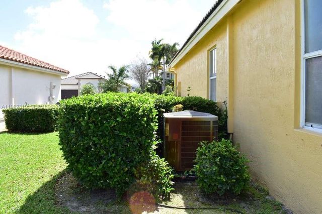 16319 SW 11th Street, Pembroke Pines, FL 33027
