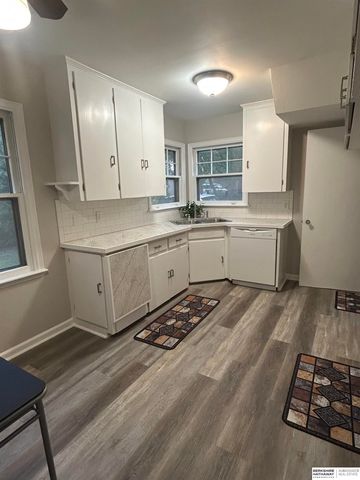 6006 Parker Street, Omaha, NE 68104