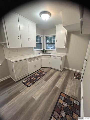 6006 Parker Street, Omaha, NE 68104