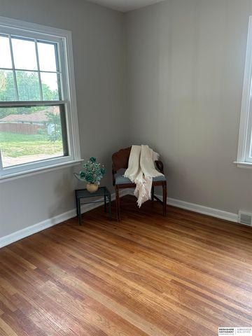 6006 Parker Street, Omaha, NE 68104