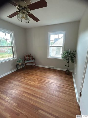 6006 Parker Street, Omaha, NE 68104