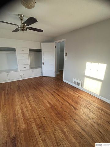 6006 Parker Street, Omaha, NE 68104