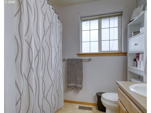 435 S 8TH St, St Helens, OR 97051