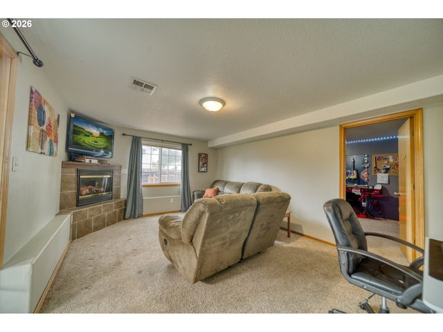 435 S 8TH St, St Helens, OR 97051