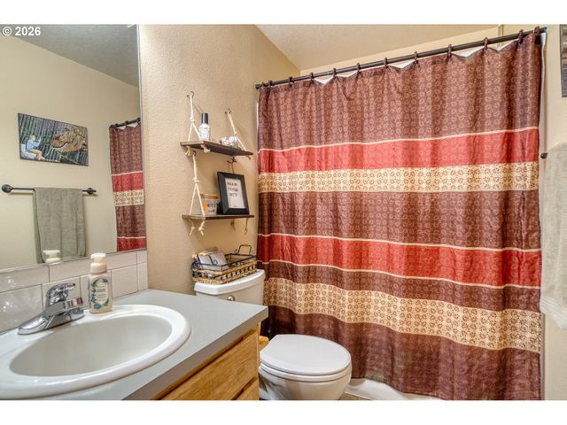 435 S 8TH St, St Helens, OR 97051