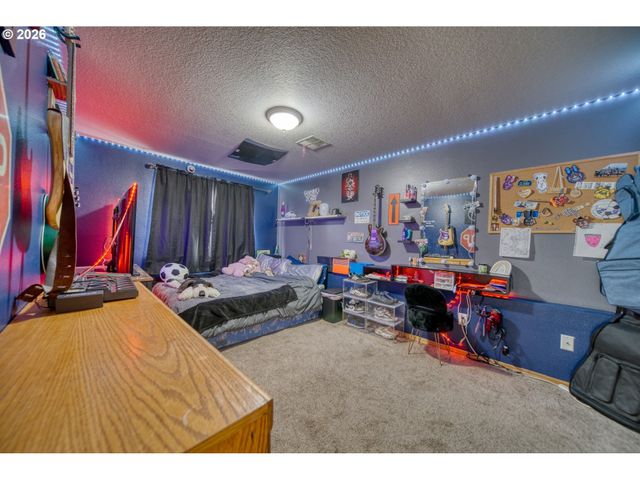 435 S 8TH St, St Helens, OR 97051