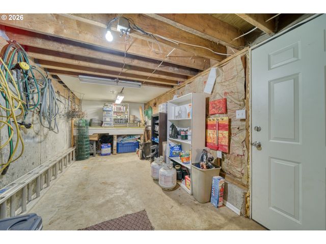 435 S 8TH St, St Helens, OR 97051