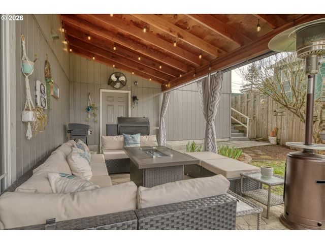 435 S 8TH St, St Helens, OR 97051