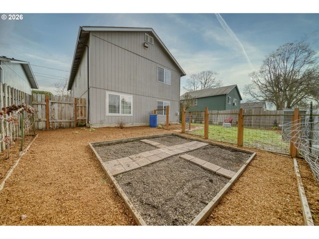 435 S 8TH St, St Helens, OR 97051