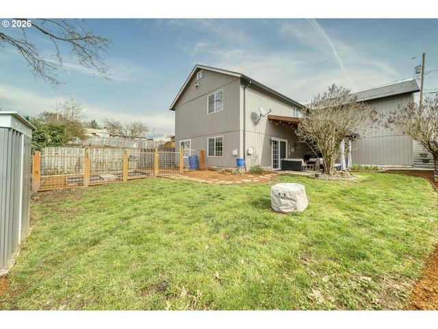 435 S 8TH St, St Helens, OR 97051