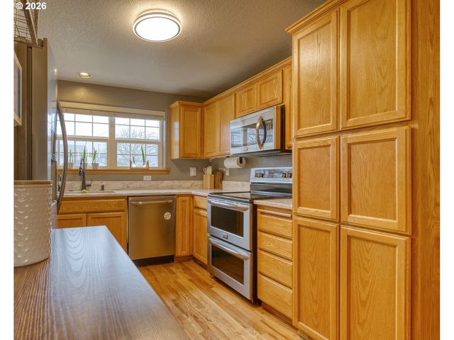 435 S 8TH St, St Helens, OR 97051