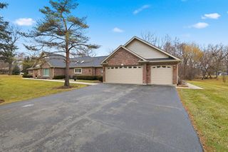 53 Darlington Drive, Hawthorn Woods, IL 60047