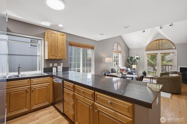 2511 Minor Avenue E, Seattle, WA 98102