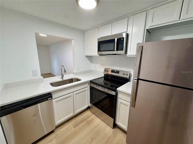 308 57TH AVENUE DRIVE E A, Bradenton, FL 34203