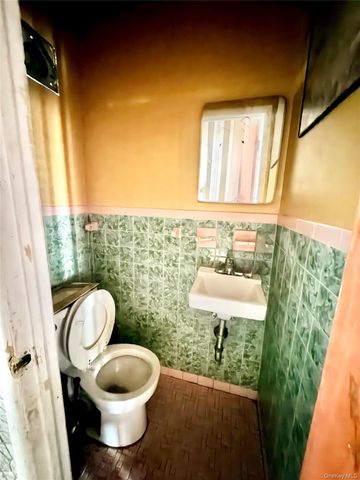 873 E 216th Street, Bronx, NY 10467