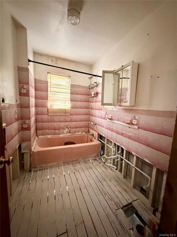 873 E 216th Street, Bronx, NY 10467