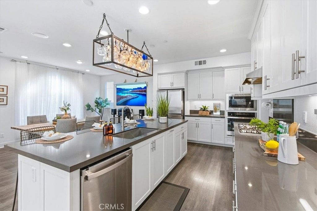 142 Allusion, Irvine, CA 92618 — photo 4