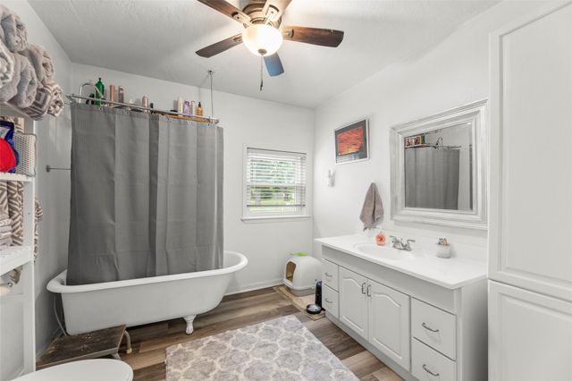 703 Pecan Valley Drive, Wharton, TX 77488