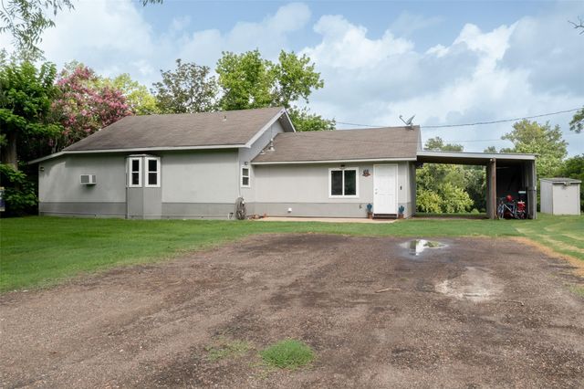 703 Pecan Valley Drive, Wharton, TX 77488