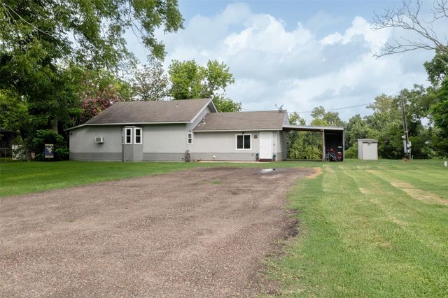 703 Pecan Valley Drive, Wharton, TX 77488