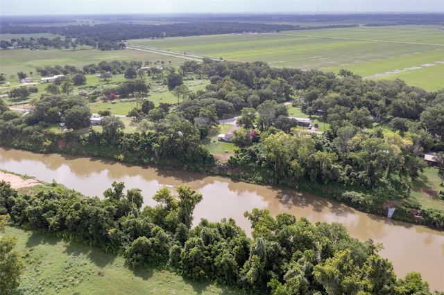 703 Pecan Valley Drive, Wharton, TX 77488