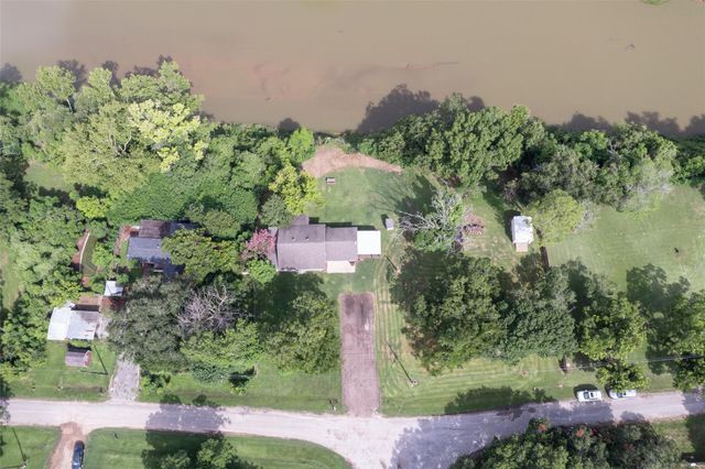 703 Pecan Valley Drive, Wharton, TX 77488