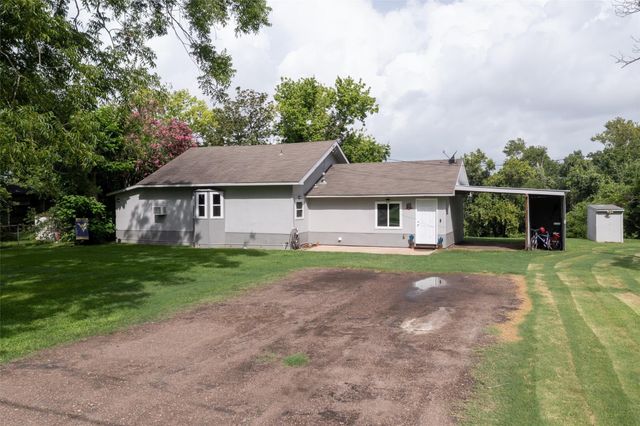 703 Pecan Valley Drive, Wharton, TX 77488